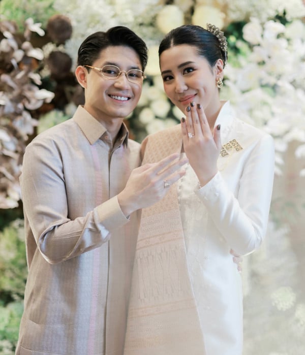 Teuku Rassya dan Cleantha Islan Pamer Cincin Tunangan
