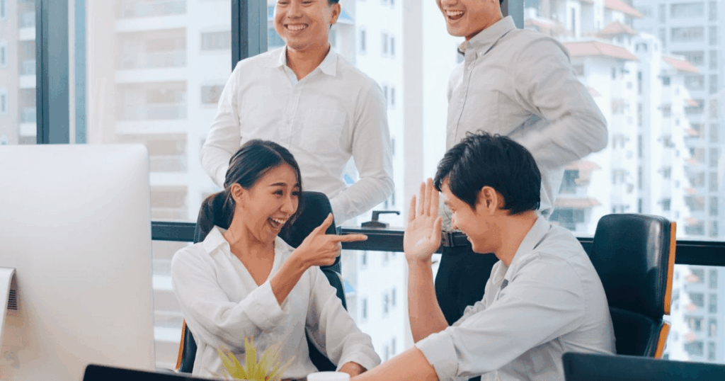 Job Hugging Bisa Hambat Karier Karyawan