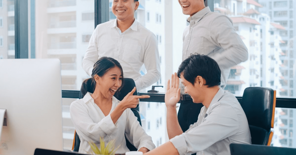 Job Hugging Bisa Hambat Karier Karyawan