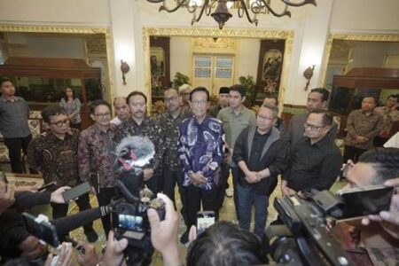 Sultan HB X Ajak Rektor Kawal Aspirasi Damai Mahasiswa Jogja