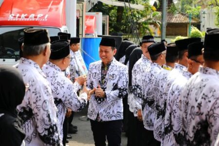 Tim Advokasi Pendidikan Kudus: Kado Spesial untuk Guru