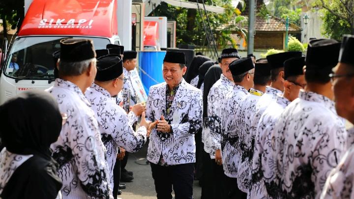 Tim Advokasi Pendidikan Kudus: Kado Spesial untuk Guru