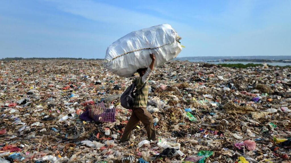 Atasi 39,000 Ton Sampah Sehari: Jalan Menuju Ekonomi Kitaran