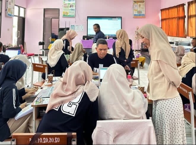 Pelatihan iot guru: Dosen UPI dan MGMP Sumedang Latih Guru IoT…
