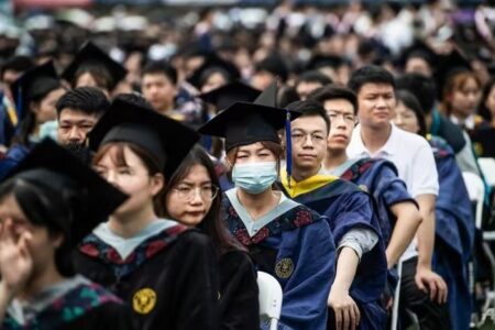 Program seni China: 12,000 Digugurkan untuk Perluas AI