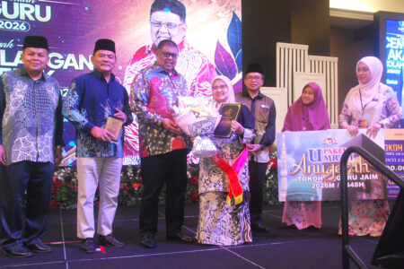 Bekas Guru Besar Dinobatkan Tokoh Guru JAIM Melaka